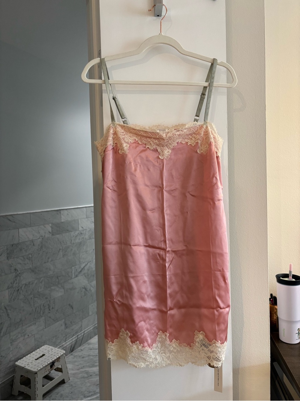 Reformation Emma rose silk dress in carnation NWT - Picture 8 of 8